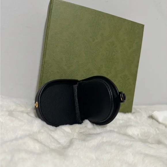 Gucci Black Coin purse with Gold Logo - Picture 8 of 9